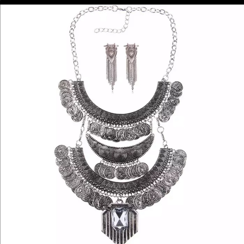 Statements necklace set
